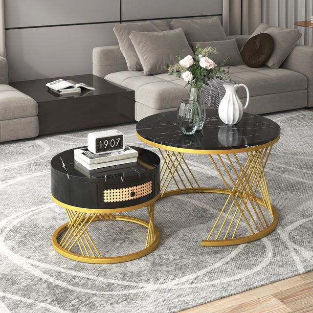 Offerta Set di 2 Tavolini da Salotto Rotondi con Piano in Effetto Marmo e Cassetti in Rattan Sintetico